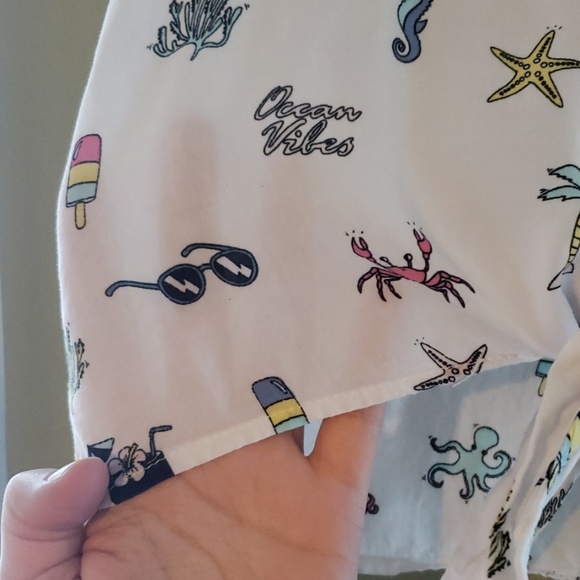 Button Down Crop Top - Picture 2 of 4